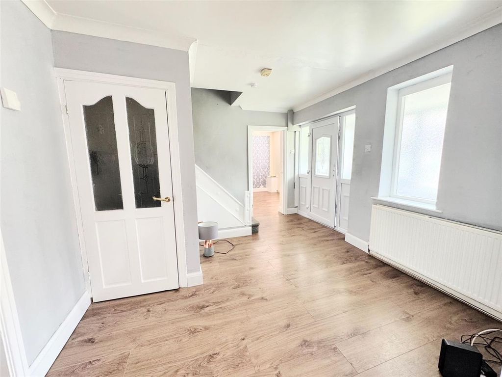 Property photo 2 of 15 Entrance Hall