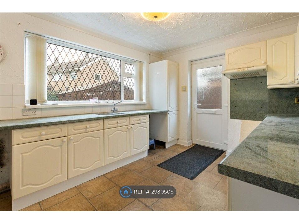 Property photo 3 of 21 Kitchen