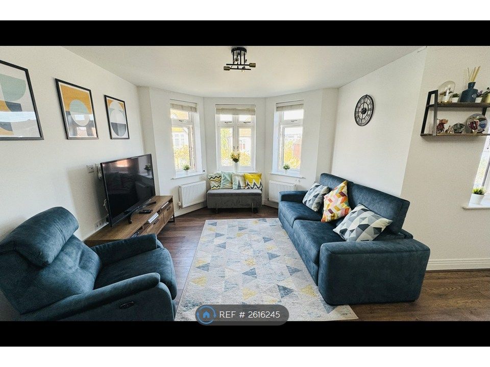 Property photo 1 of 15 Living Room