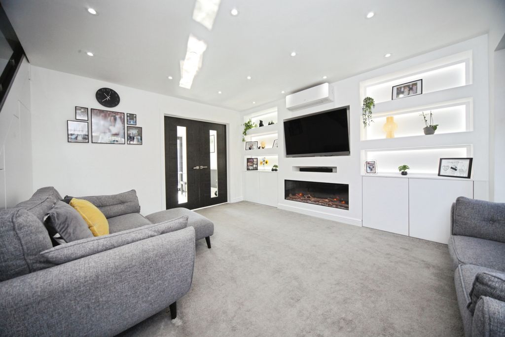 Property photo 3 of 14 Living Room