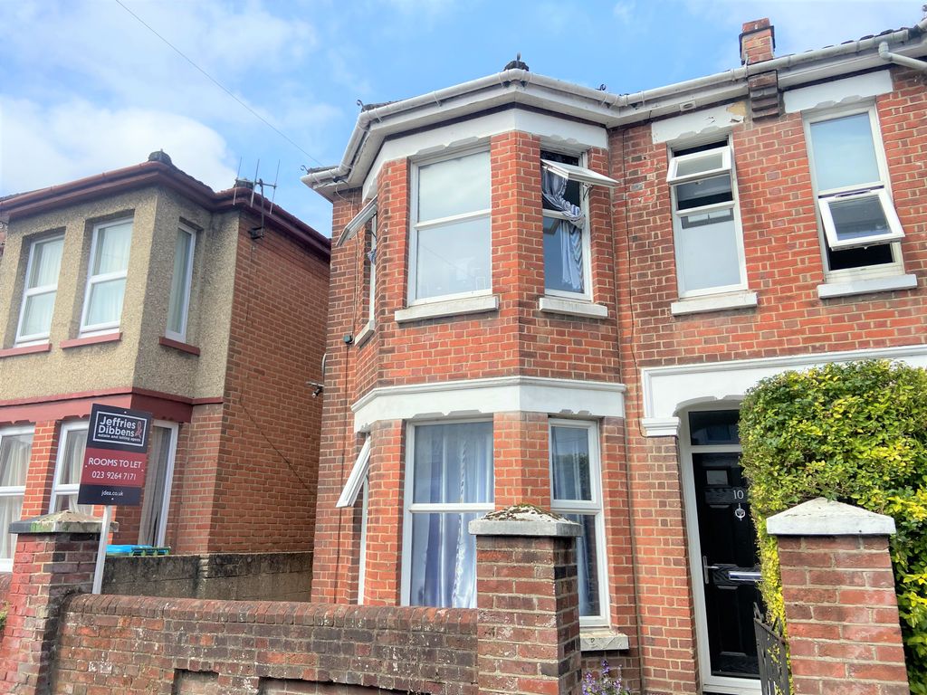 Property photo 3 of 11