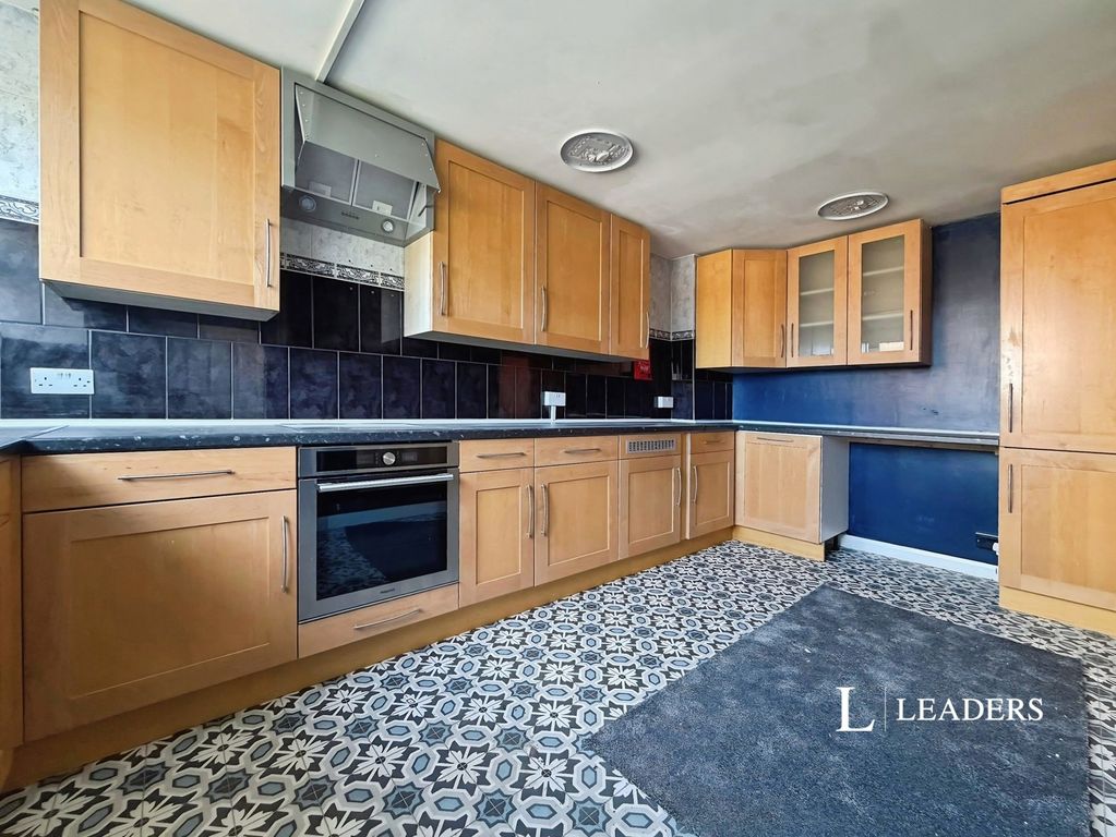 Property photo 1 of 9 Kitchen