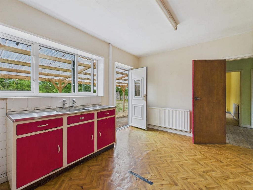 Property photo 3 of 12 Cam02541G0-Pr0511-Still006.Jpg