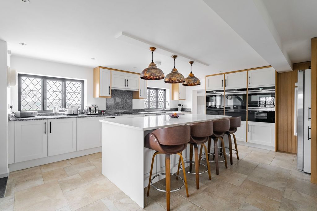 Property photo 3 of 28