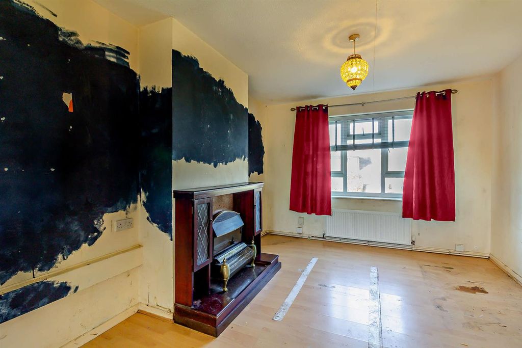 Property photo 3 of 6