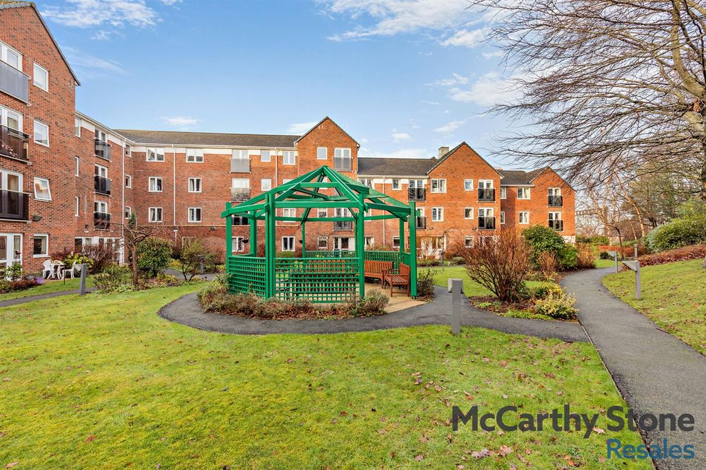 Property photo 1 of 26 8673745-Exterior02-800.Jpg