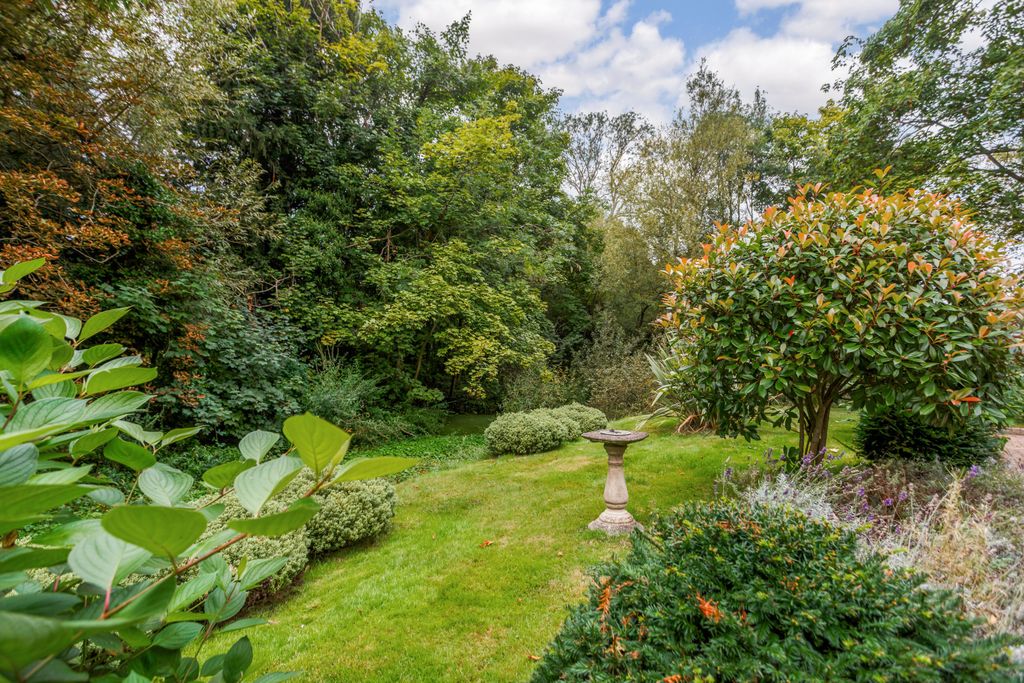 Additional image 9 of 2 bed penthouse for saleRay Park Road, Maidenhead SL6