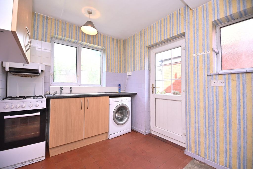 Property photo 3 of 23 283 Park Road, Westhoughton, Bolton, Lancashire, B