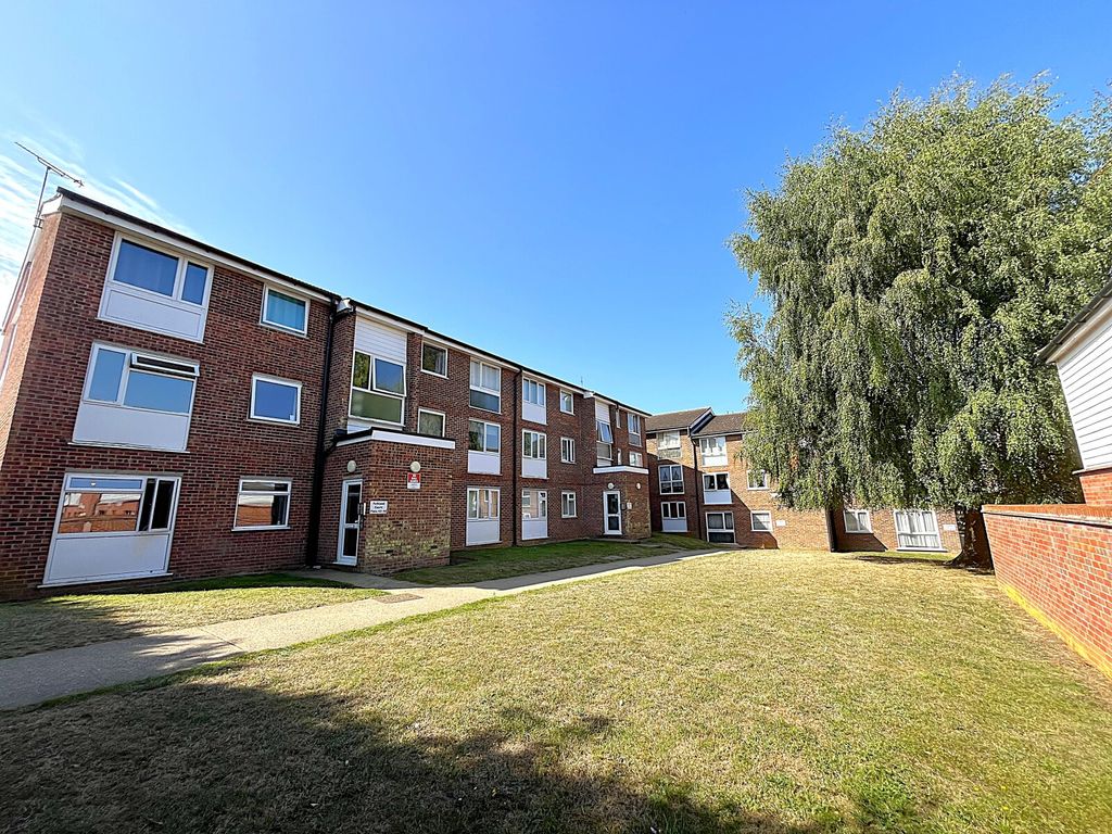 Property photo 1 of 7 External