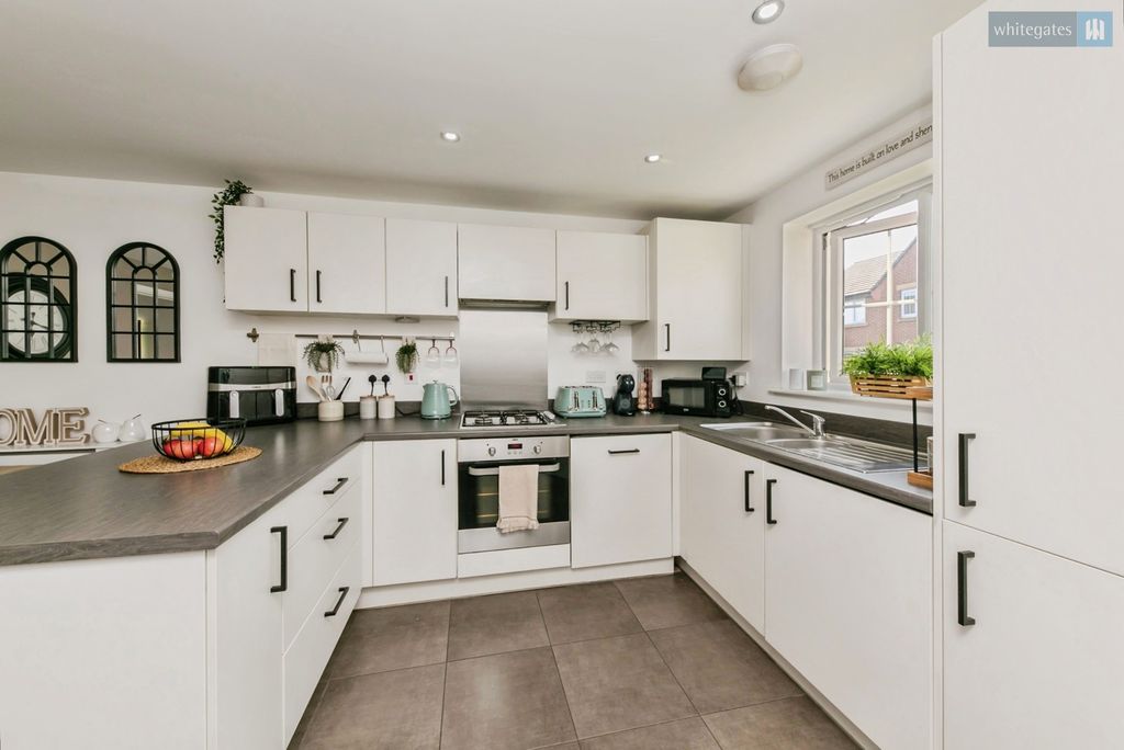 Property photo 3 of 17 Pbox-Img.Jpg