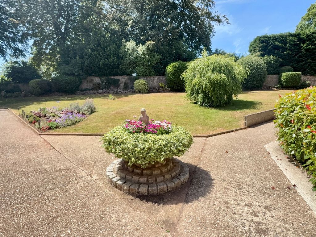 Property photo 2 of 24