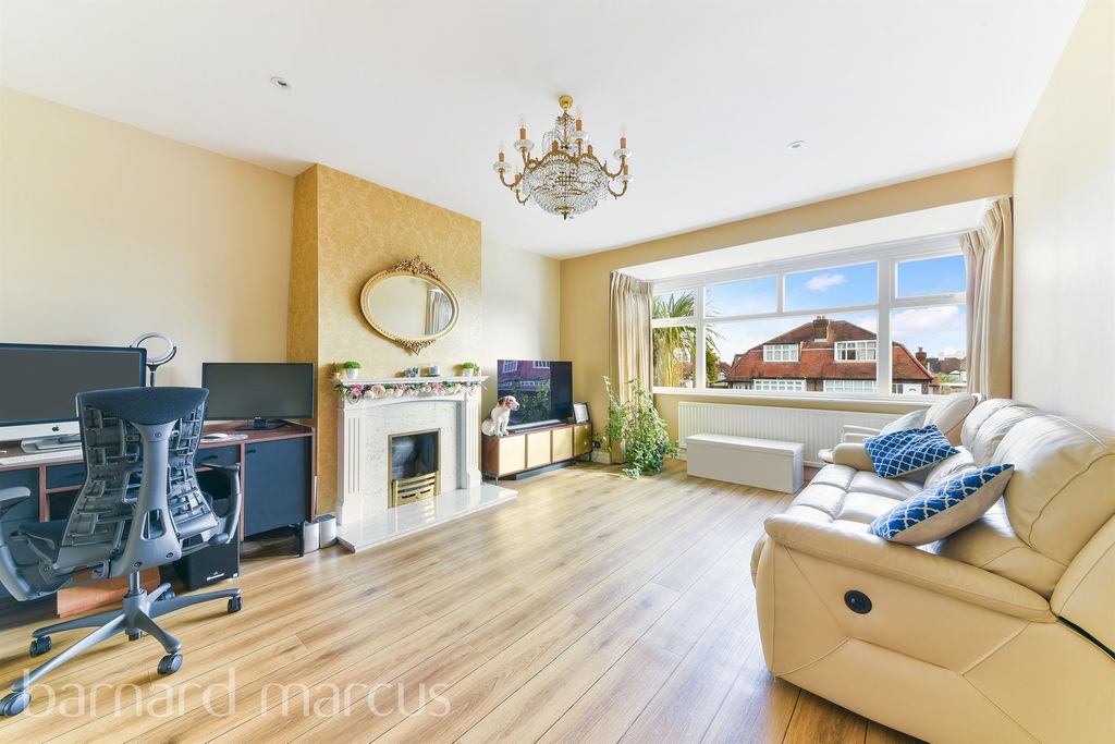 Property photo 2 of 11
