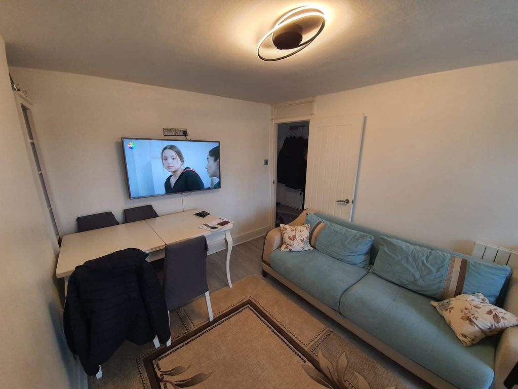 Property photo 3 of 8 Photo 8