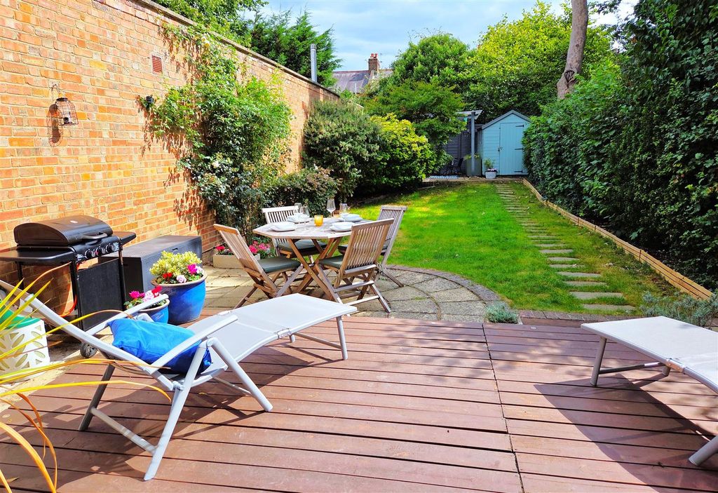 Property photo 3 of 14 Gard.Jpg
