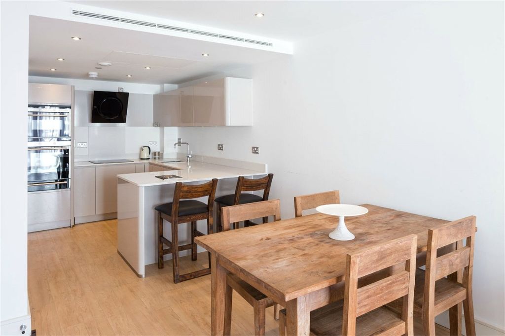 Property photo 3 of 12 Picture 5