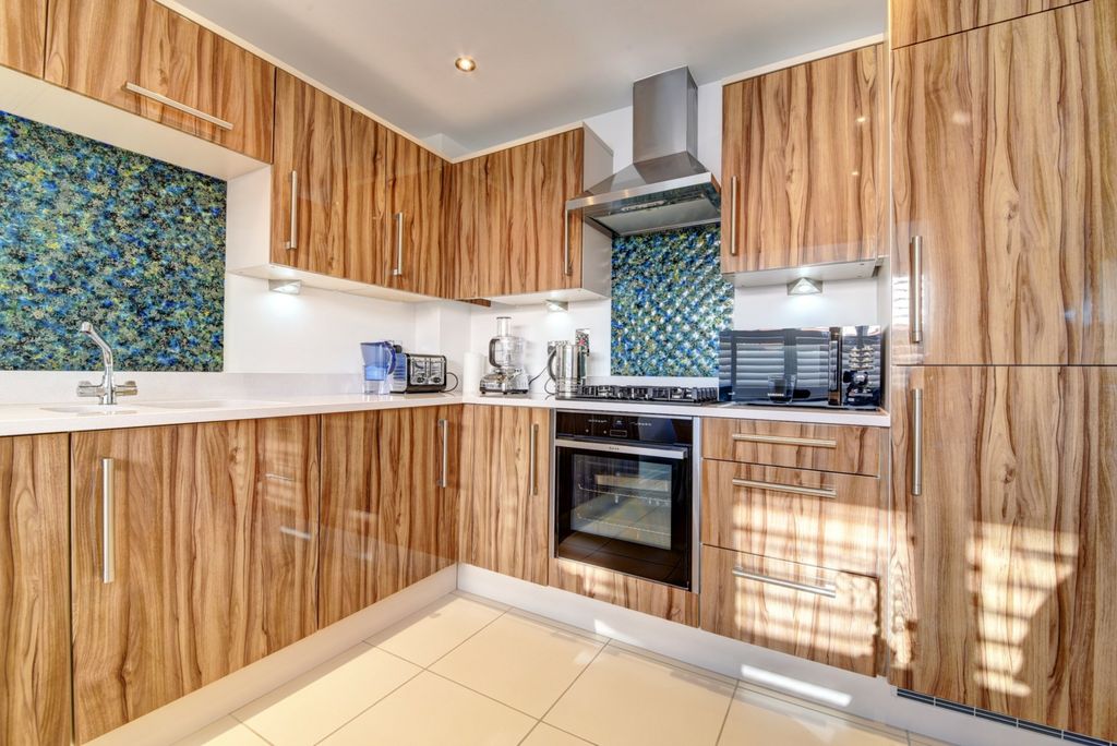 Property photo 3 of 12 30000317-Hr-8