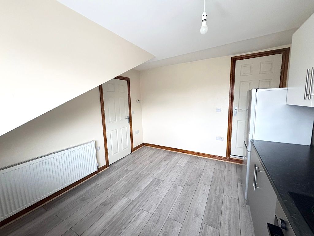 Property photo 3 of 6 Kitchen