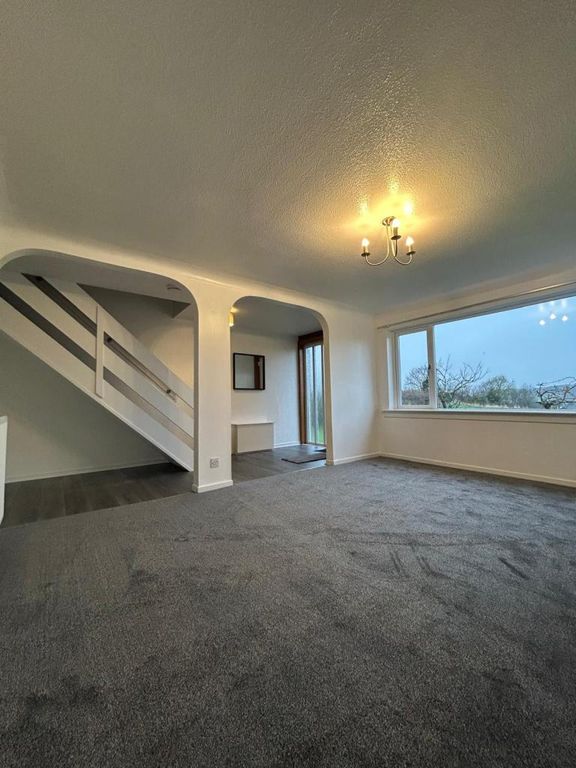 Property photo 2 of 11 Lounge1