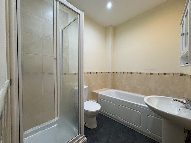 Property photo 3 of 10 Bathroom