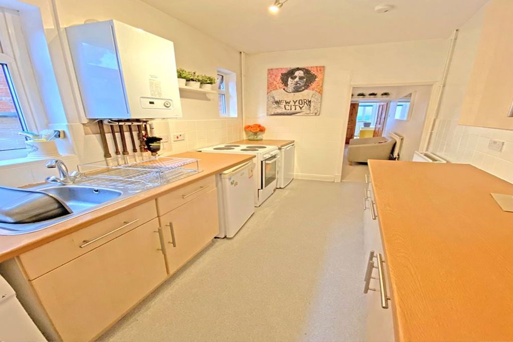 Property photo 3 of 14