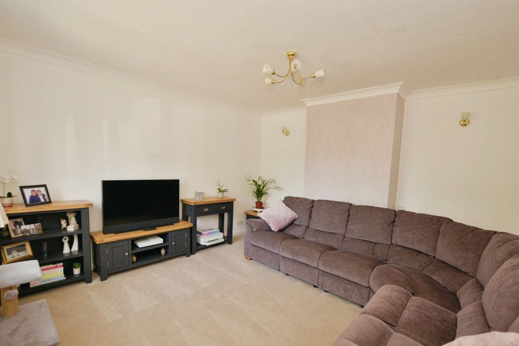 Property photo 2 of 14 Lounge