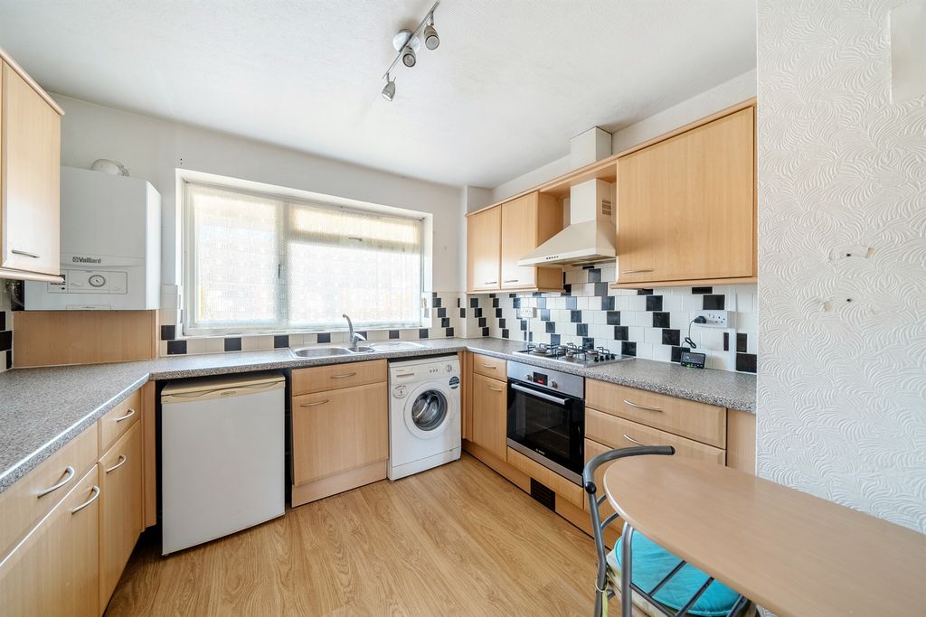 Property photo 3 of 12