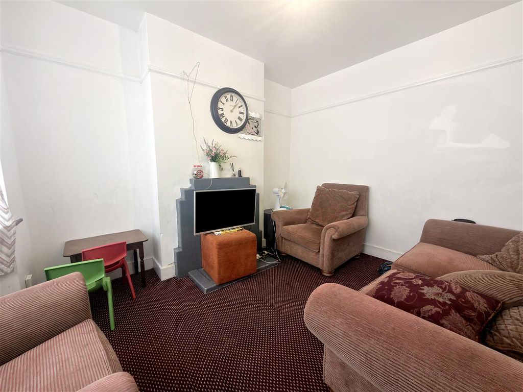 Property photo 3 of 11 Living Room..Jpg