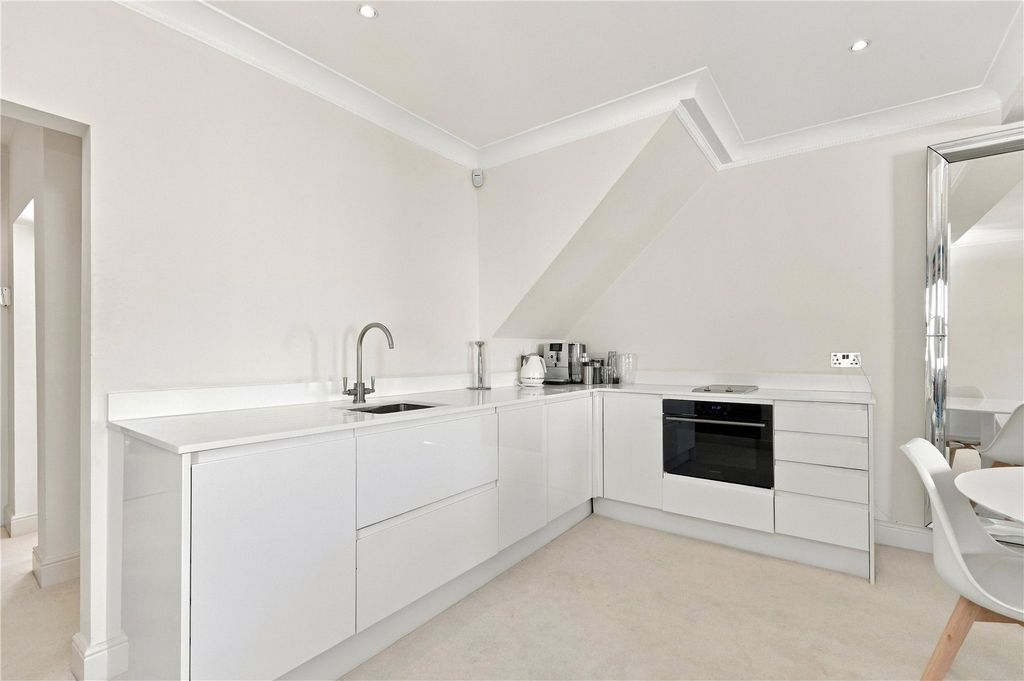 Property photo 3 of 28