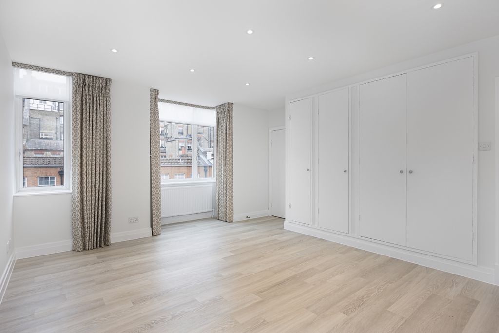 Property photo 1 of 7 Oakley House 31 (...