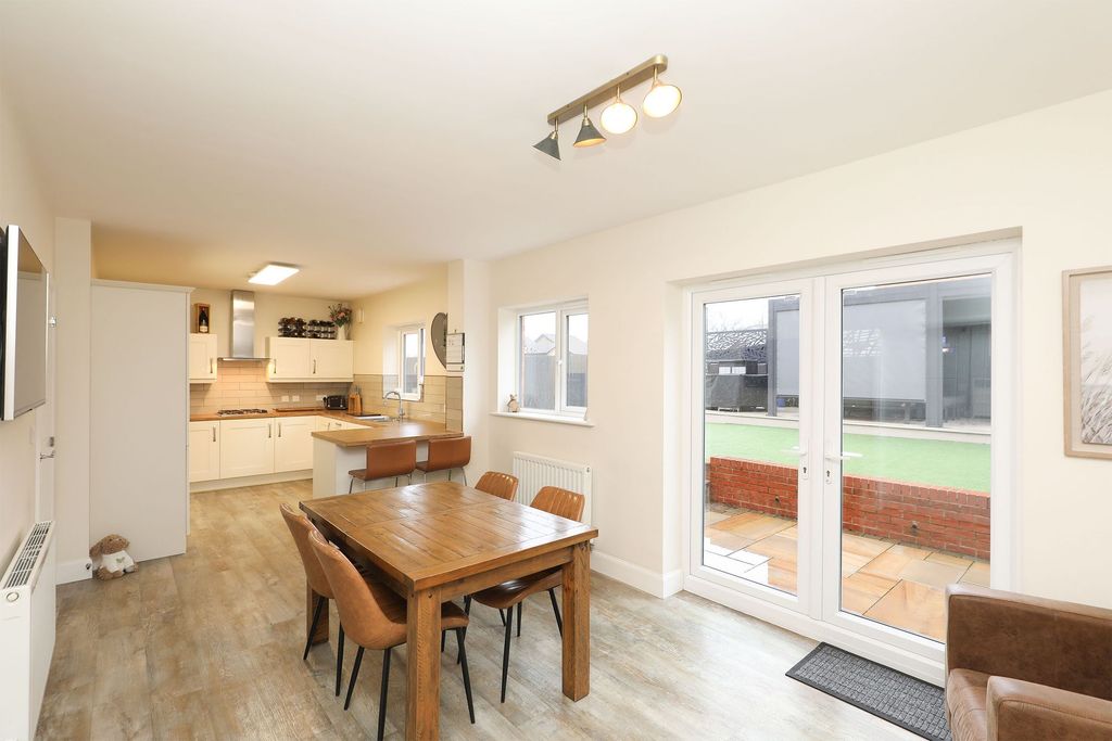 Property photo 3 of 29