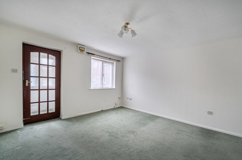 Property photo 3 of 18 1409124-1-6981F59...