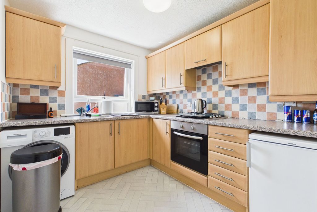 Property photo 3 of 9 Kitchen