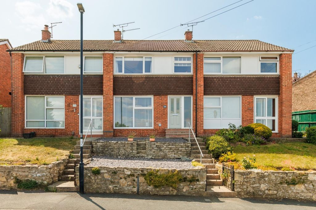Property photo 2 of 26 130 Qeensdown Gardens-1.Jpg