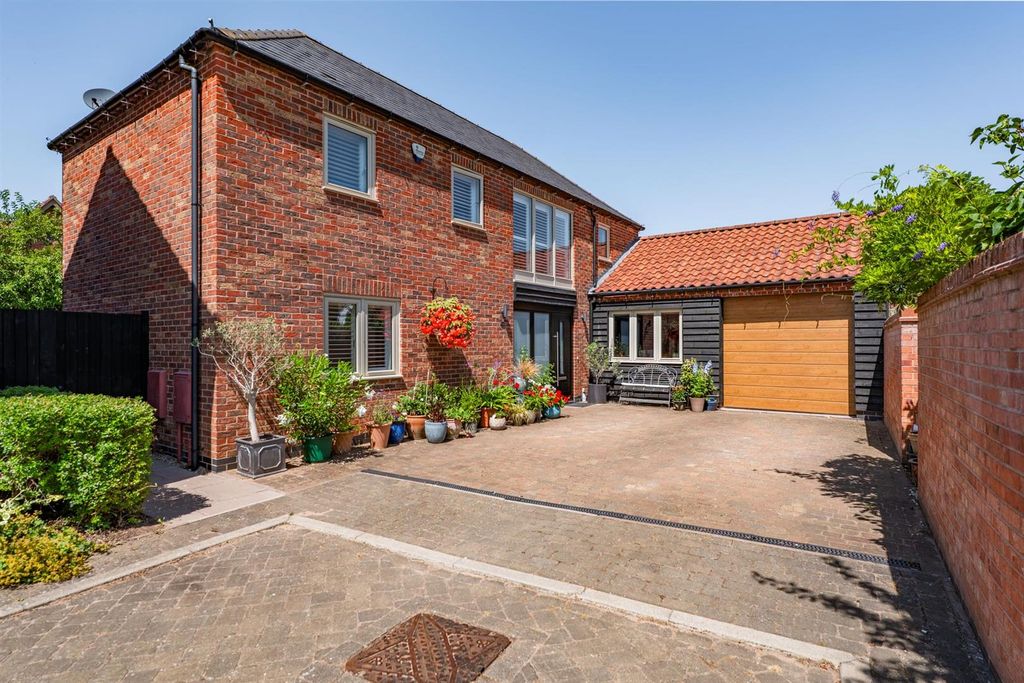 Property photo 1 of 38 6 Old Greyhound Close-04.Jpg