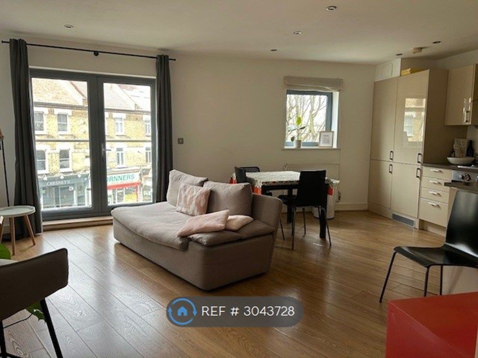 Property photo 1 of 7 Livingroom