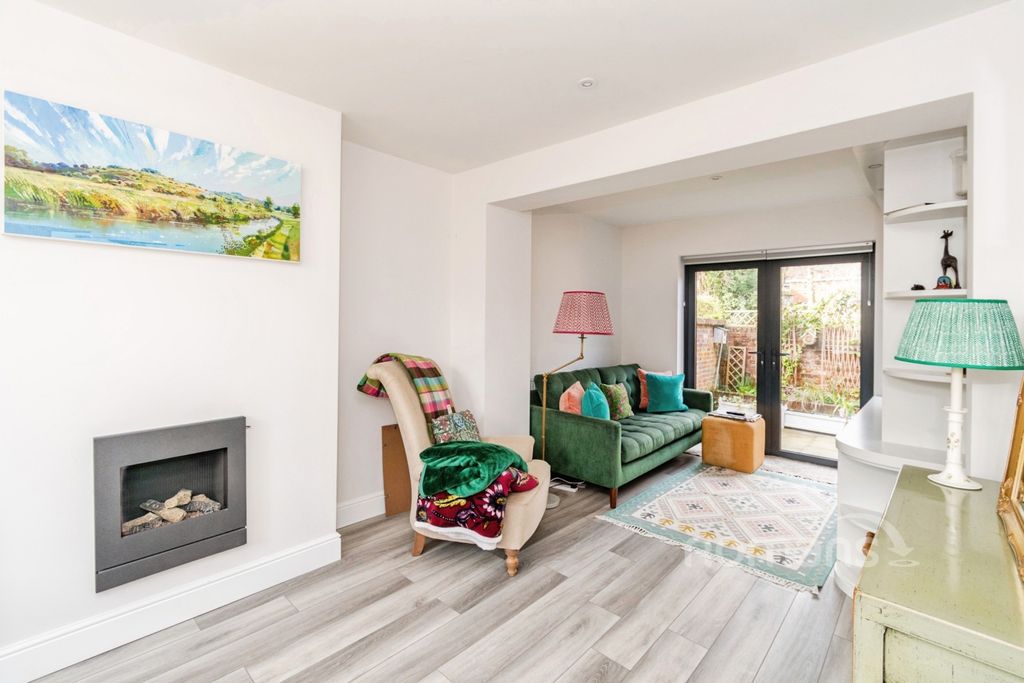 Property photo 3 of 19 Pbox-Img.Jpg