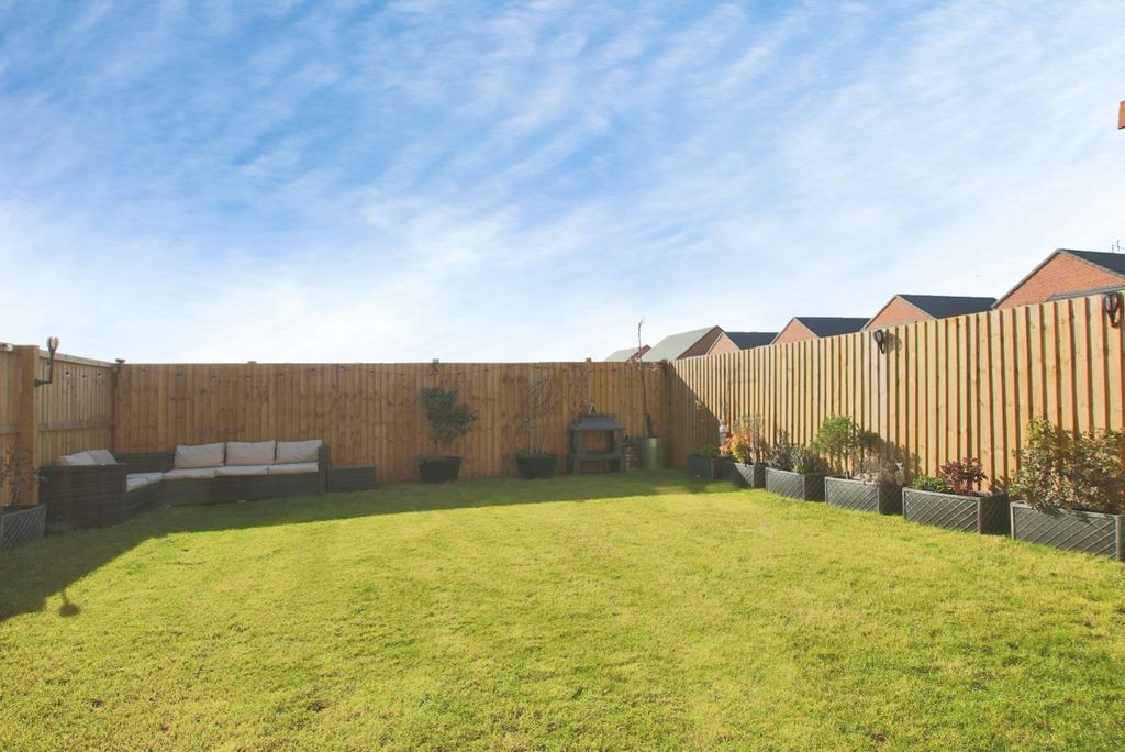 Property photo 2 of 13 4932143