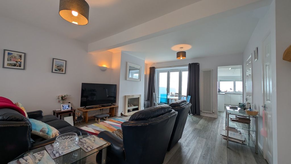 Property photo 3 of 15 Picture 3