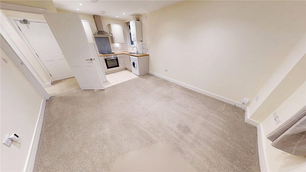 Property photo 3 of 7 Picture No. 06