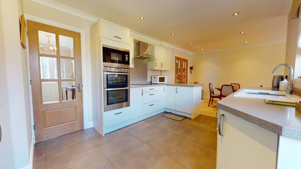 Property photo 3 of 20 4406592