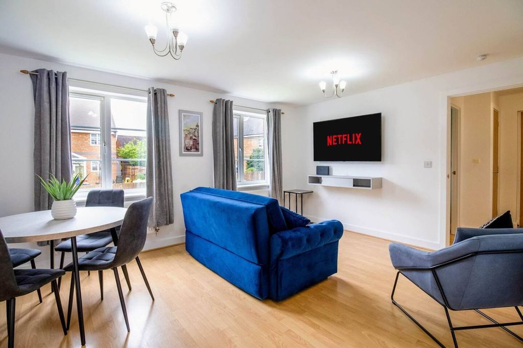 Property photo 1 of 17 Living Room