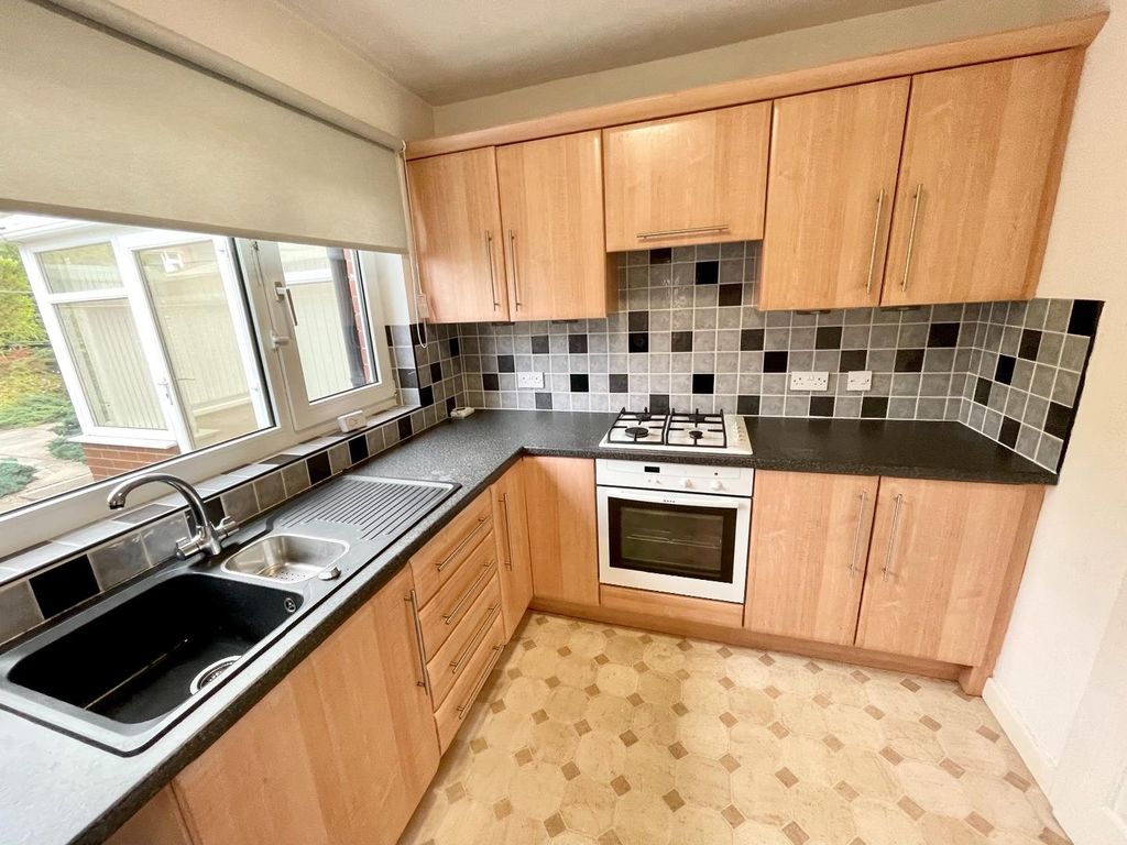 Property photo 2 of 16 Kitchen
