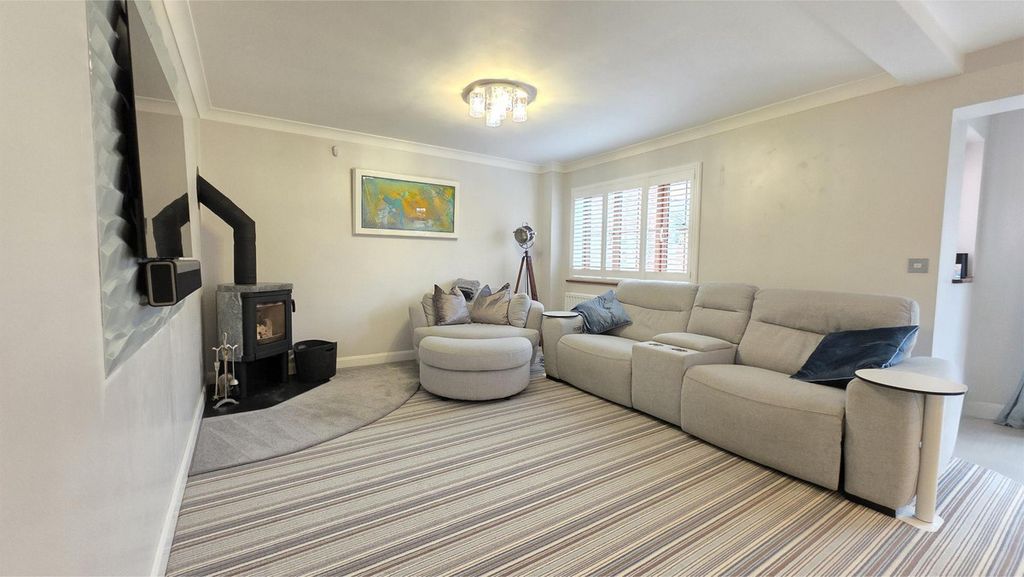 Property photo 3 of 28