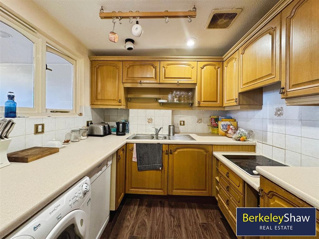 Property photo 3 of 13 Kitchen