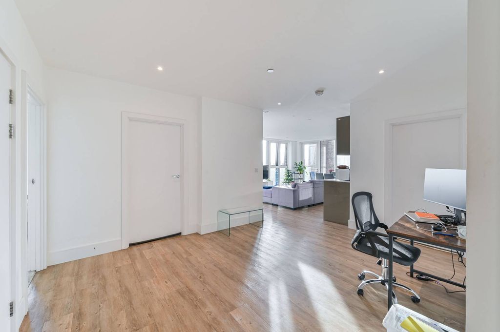 Property photo 3 of 26