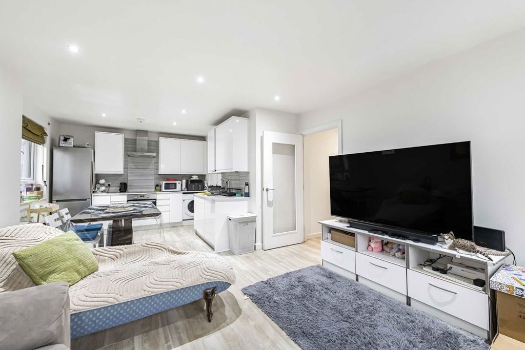 Property photo 2 of 5