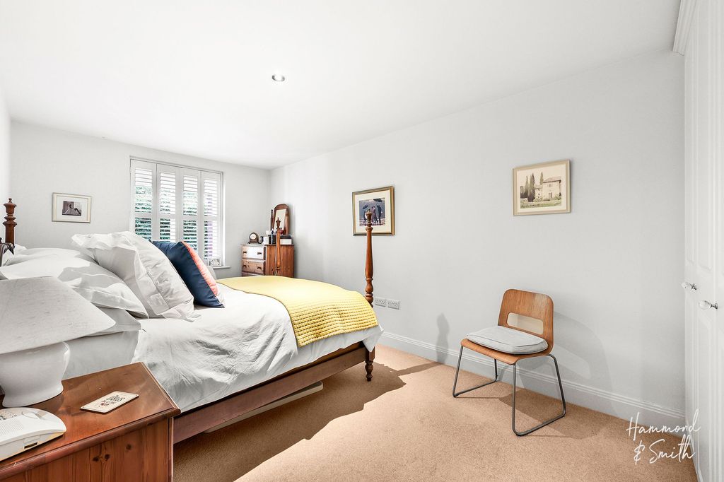 Additional image 10 of 2 bed flat for saleThornwood Road, Epping CM16