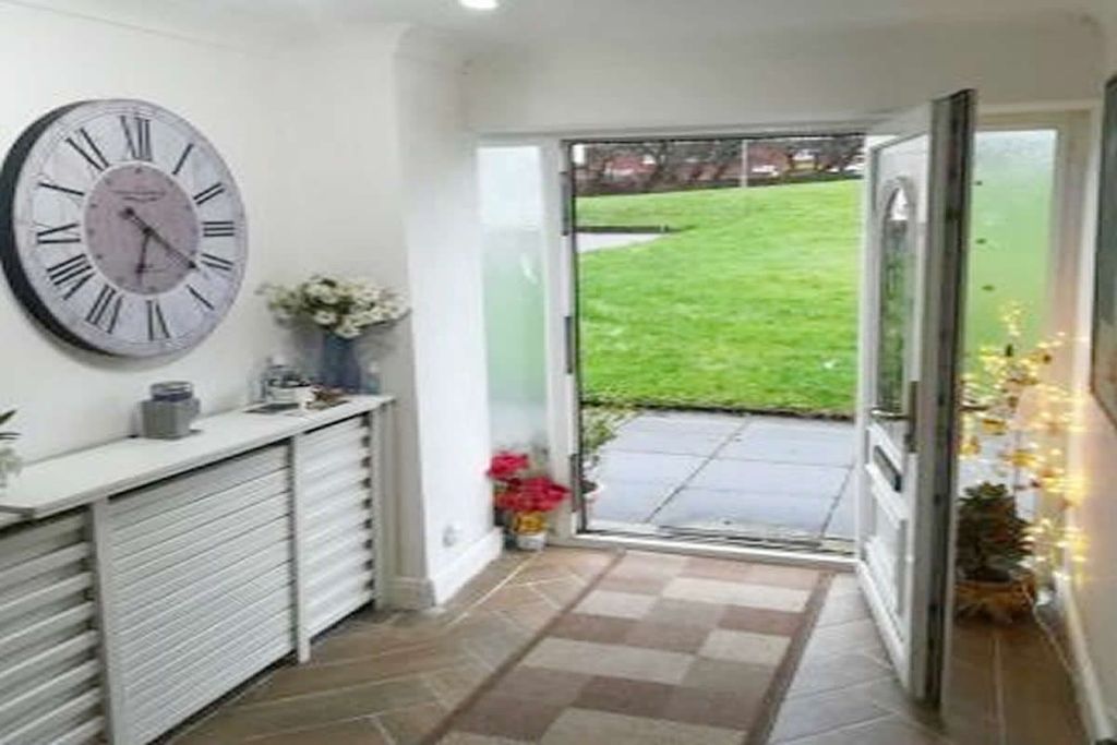 Property photo 3 of 9