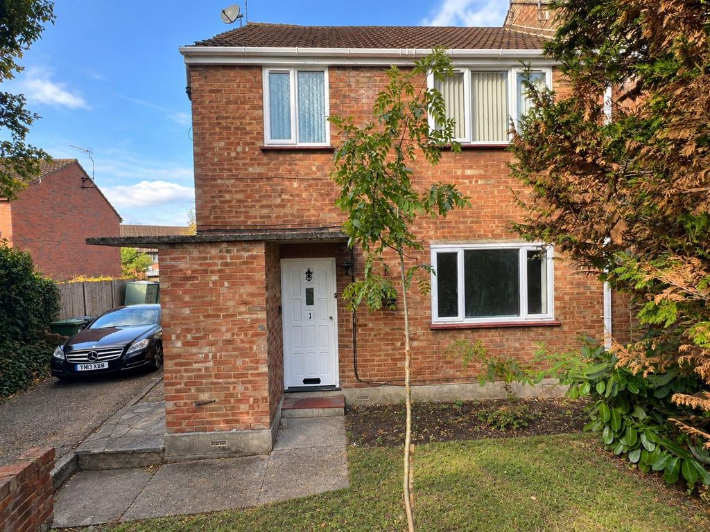 Property photo 1 of 9 Tidy Brick Semi-Detached House Exterior.Png
