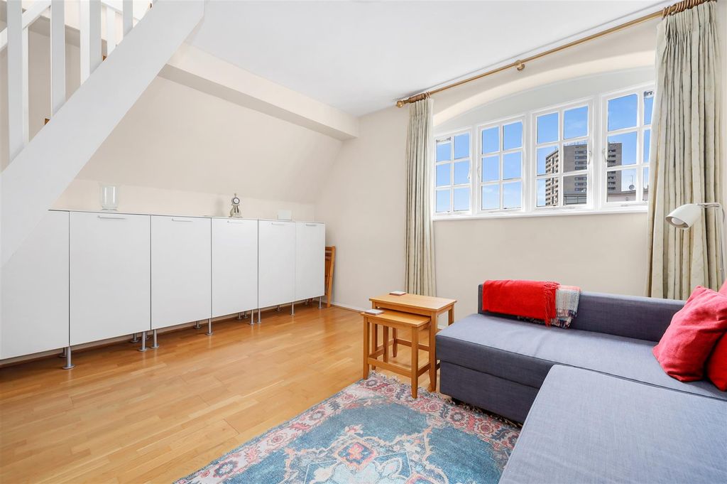 Property photo 2 of 8